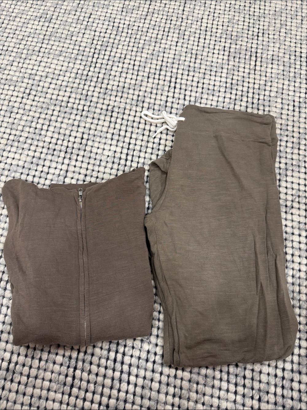 Monrow ultrasoft Two-Piece Olive/Taupe Loungewear Set